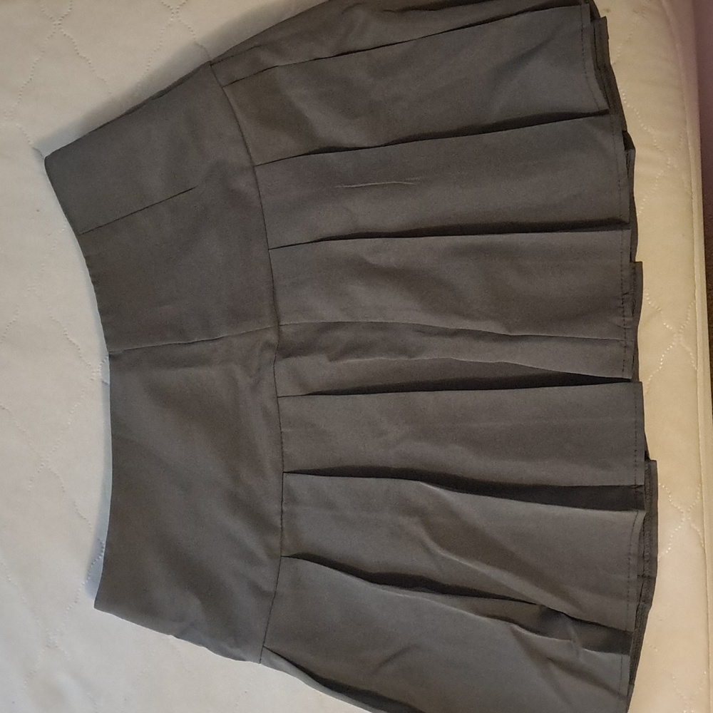 Women's medium gray pleated skirt from SHEIN